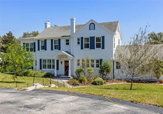 Photo 2 of Single family home for sale at 694 Lake Otis Dr Se, Winter Haven, FL 33880 | MLS# L4964434 | Listing updated on 2026-08-30