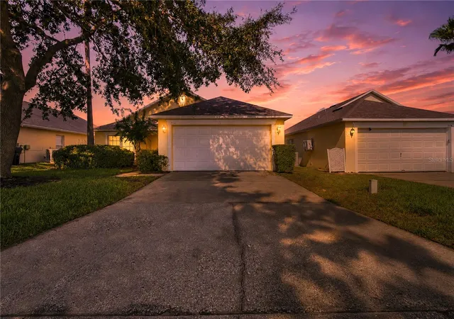 2nd image of 324 Casterton Cir, Davenport, FL 33897 | MLS# S5155953