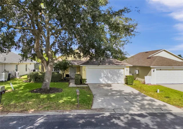 3rd image of 324 Casterton Cir, Davenport, FL 33897 | MLS# S5155953