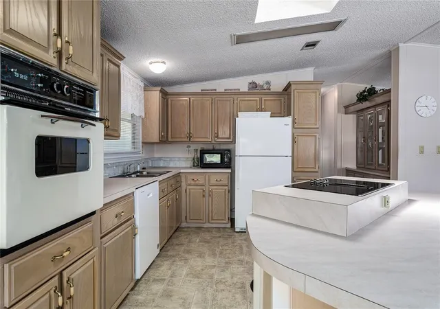 Photo 3 of Sale Pending at 8530 Countess Ave Cir, Palmetto, FL 34221 | MLS# A4703502 | Listing updated on 2026-10-01