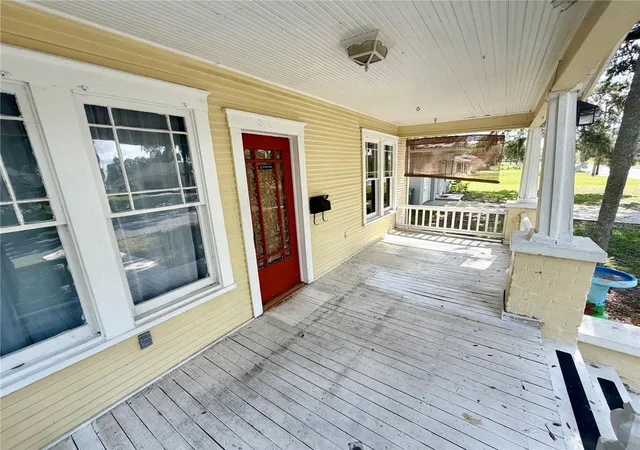 Photo 4 of Single family home for sale at 521 Young Pl, Lakeland, FL 33803 | MLS# L4964436 | Listing updated on 2026-09-12