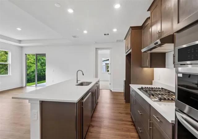 4th image of 786 Emerald Grove Dr, Apopka, FL 32703 | MLS# W7888754