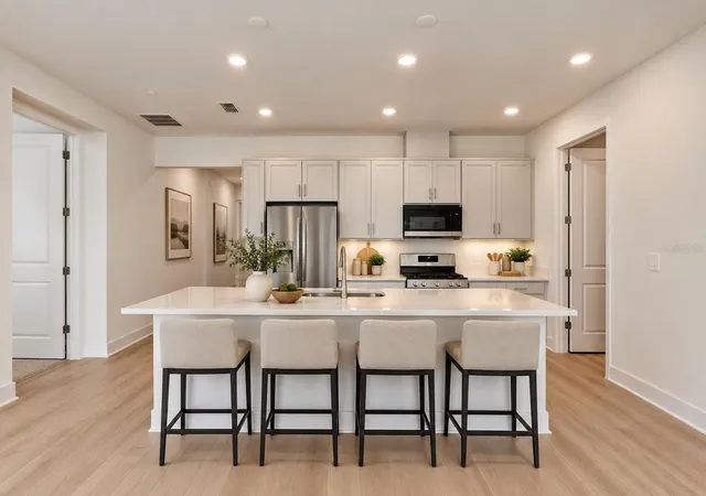 Photo 4 of Single family home for sale at 786 Emerald Grove Dr, Apopka, FL 32703 | MLS# W7888754 | Listing updated on 2026-10-06