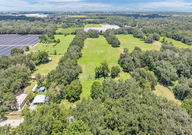 3rd image of 1620 Sparkman Rd, Tampa, FL 33610 | MLS# L4964437