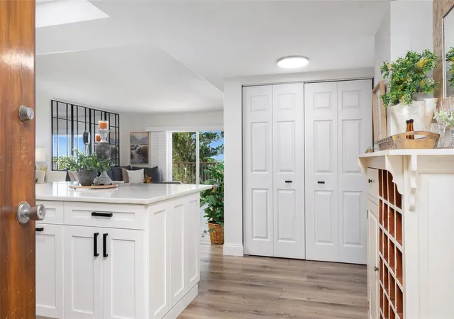 Listing Photo 4 - Condo for sale in building located at 7430 Sunshine Skyway Ln S, St. Petersburg, FL 33711 - Unit #405