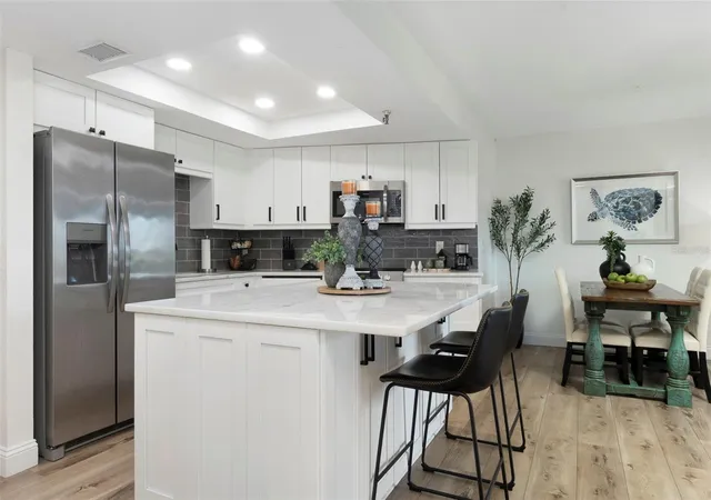 Listing Photo 5 - Condo for sale in building located at 7430 Sunshine Skyway Ln S, St. Petersburg, FL 33711 - Unit #405