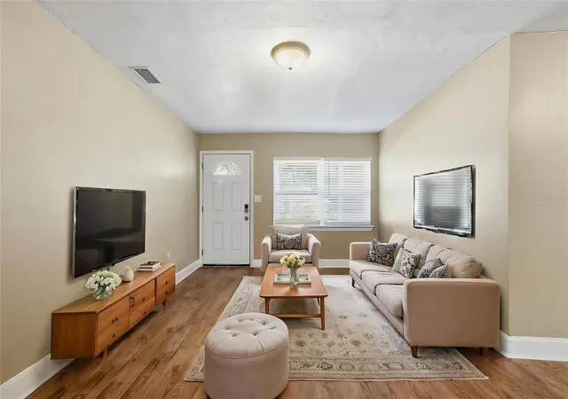 3rd image of 3521 Arch St, Orlando, FL 32808 | MLS# O6435083