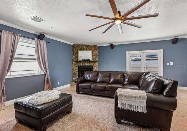Photo 3 of Single family home for sale at 1009 Coolwood Pl, Brandon, FL 33511 | MLS# TB8540631 | Listing updated on 2026-09-27