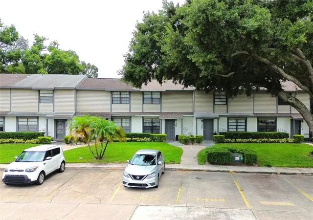 Photo 4 of Townhouse for sale at 3408 Oak Trail Ct, Tampa, FL 33614 | MLS# TB8540632 | Listing updated on 2026-10-07