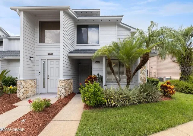 2nd image of 150 Blue Heron Dr #B, Daytona Beach, FL 32119 | MLS# V4950837