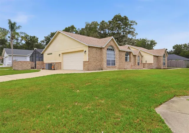 2nd image of 1095 E Wisconsin Ave, Deland, FL 32724 | MLS# V4950840