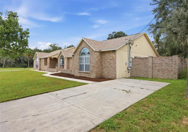 3rd image of 1095 E Wisconsin Ave, Deland, FL 32724 | MLS# V4950840