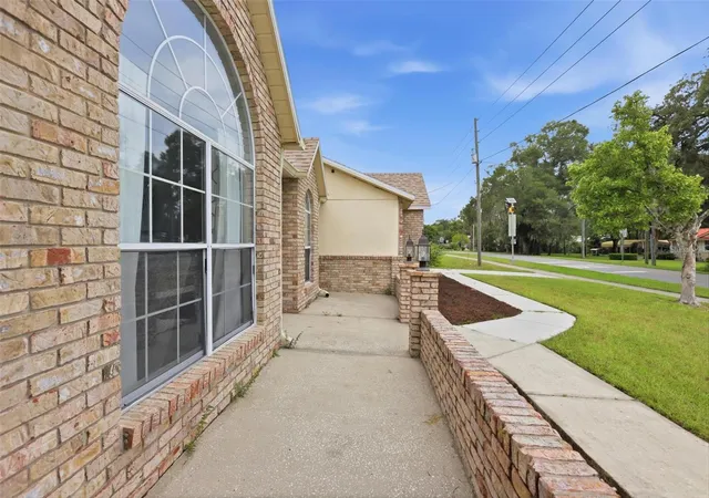 4th image of 1095 E Wisconsin Ave, Deland, FL 32724 | MLS# V4950840