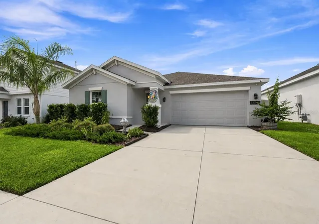 Photo 1 of Single family home for sale at 33647 Sky Blossom Cir, Leesburg, FL 34788 | MLS# O6435096 | Listing updated on 2026-10-17