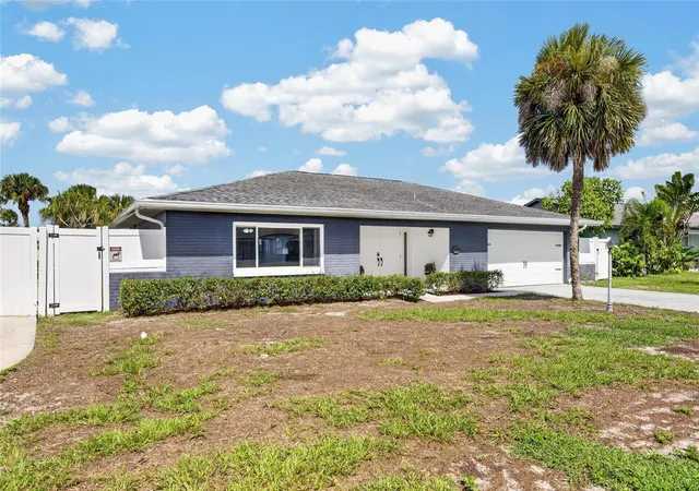 Photo 4 of Single family home for sale at 6314 Wisteria Ln, Apollo Beach, FL 33572 | MLS# TB8540649 | Listing updated on 2026-10-04