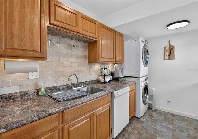 Listing Photo 5 - Condo for sale in building located at 24862 Us Hwy 19 N, Clearwater, FL 33763 - Unit #3305