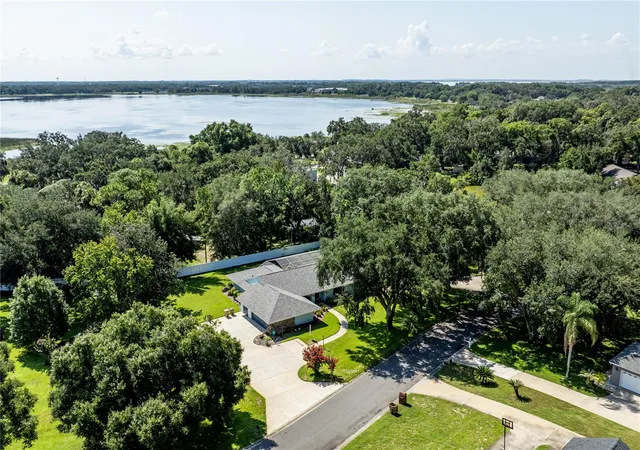 Photo 3 of Single family home for sale at 33816 Spring Dr, Leesburg, FL 34788 | MLS# G5116689 | Listing updated on 2026-10-07