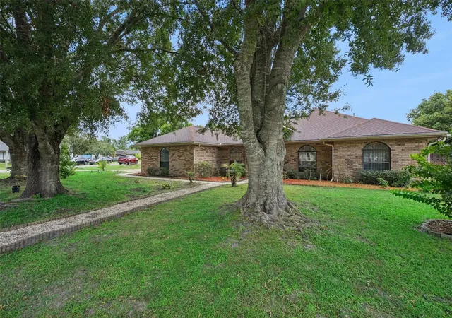 Photo 3 of Single family home for sale at 1302 Lydia Dr, Deltona, FL 32725 | MLS# O6435124 | Listing updated on 2026-09-17