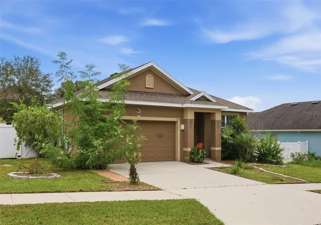 Single family home for sale at 192 Blackstone Crk Rd, Groveland, FL 34736 | MLS# O6435126 | Listing updated on 2026-09-17