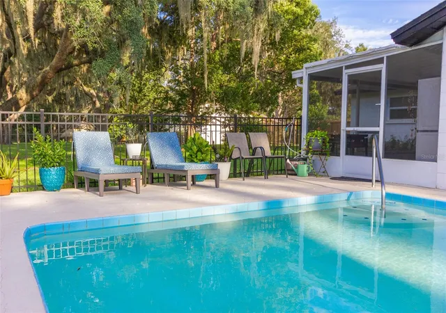 2nd image of 12231 Kelly Ln, Thonotosassa, FL 33592 | MLS# TB8540679