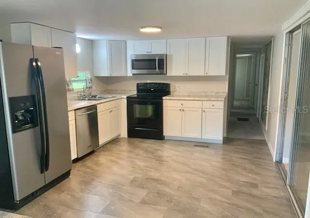 Photo 4 of Manufactured home for sale at 9775 SE 164th Place, Summerfield, FL 34491 | MLS# G5116693 | Listing updated on 2026-08-20