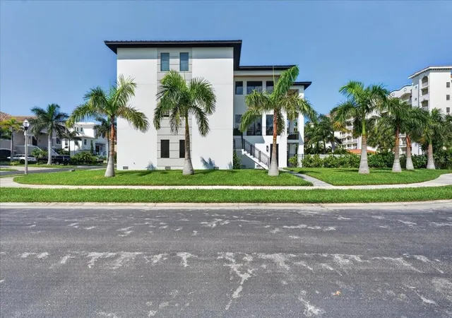 Photo 4 of Single family home for sale at 116 Wimbledon Ct, Redington Shores, FL 33708 | MLS# L4964439 | Listing updated on 2026-10-24
