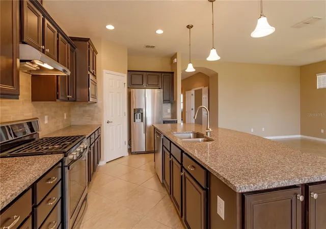 4th image of 672 Cordoba Dr, Davenport, FL 33837 | MLS# O6435158