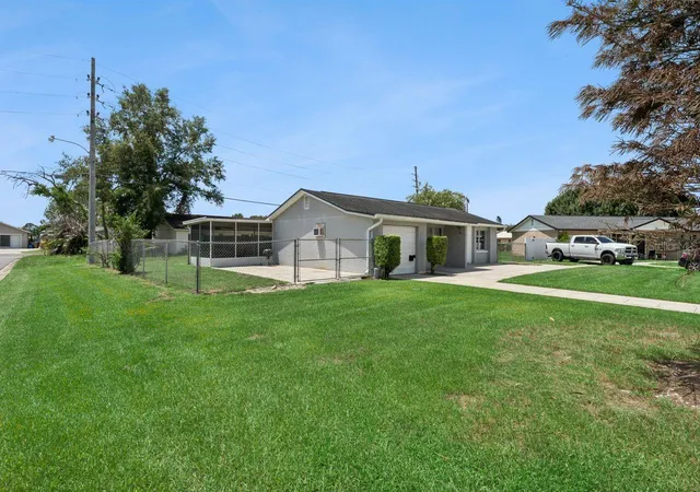 2nd image of 110 Tangerine Ct, Kissimmee, FL 34743 | MLS# O6435161