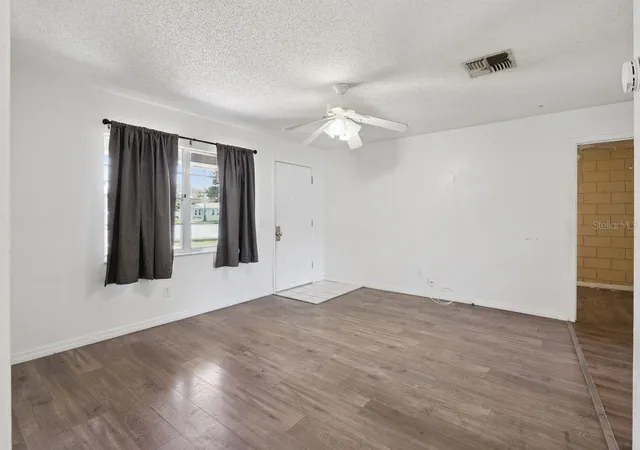 4th image of 110 Tangerine Ct, Kissimmee, FL 34743 | MLS# O6435161
