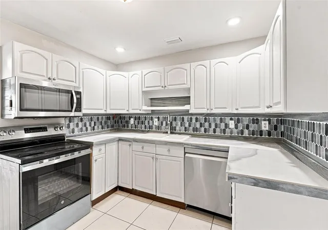 Photo 3 of Sale Pending at 2930 Acline Rd, Punta Gorda, FL 33950 | MLS# C7529794 | Listing updated on 2026-09-03