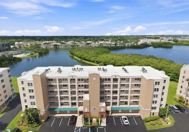 2nd image of 6450 Shoreline Dr, Saint Petersburg, FL 33708