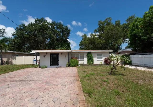 1st image of 12812 Lake Dr, Largo, FL 33774 | MLS# TB8540731