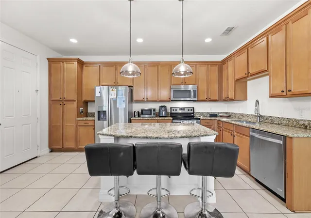 Photo 2 of Townhouse for sale at 10155 Eagle Crk Ctr Blvd, Orlando, FL 32832 | MLS# O6435181 | Listing updated on 2026-09-01