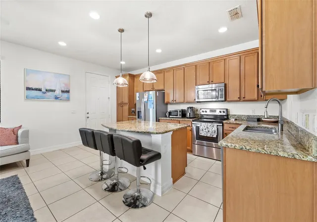Photo 4 of Townhouse for sale at 10155 Eagle Crk Ctr Blvd, Orlando, FL 32832 | MLS# O6435181 | Listing updated on 2026-09-01