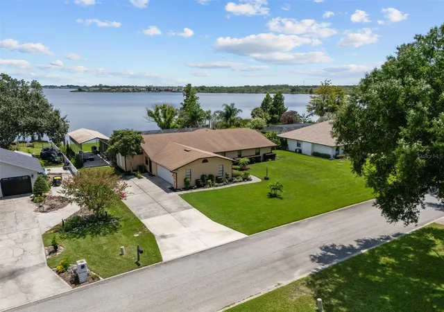 1st image of 926 Van Dr, Auburndale, FL 33823 | MLS# L4964443