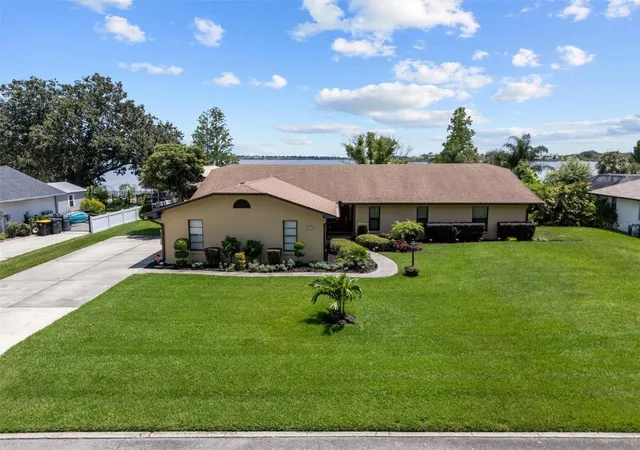 2nd image of 926 Van Dr, Auburndale, FL 33823 | MLS# L4964443