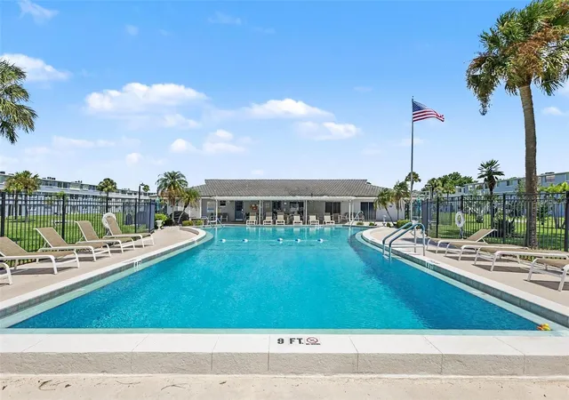 36th image of 4720 Locust St Ne #206, Saint Petersburg, FL 33703 | MLS# TB8540755