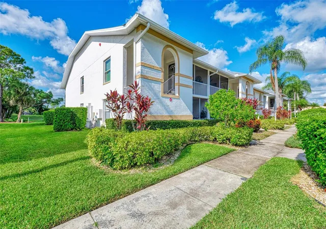 1st image of 6904 Drewrys Blf #807, Bradenton, FL 34203 | MLS# A4703547