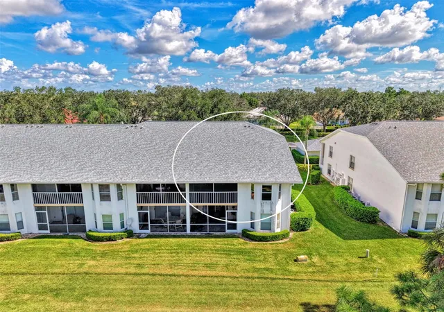 3rd image of 6904 Drewrys Blf, Bradenton, FL 34203
