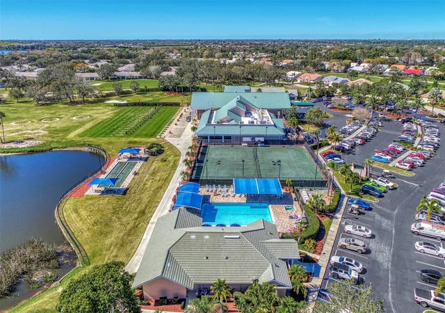 2nd image of 6904 Drewrys Blf, BRADENTON, FL 34203