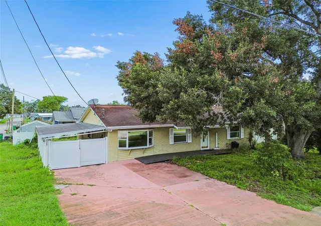3rd image of 38621 North Ave, Zephyrhills, FL 33542 | MLS# TB8540765