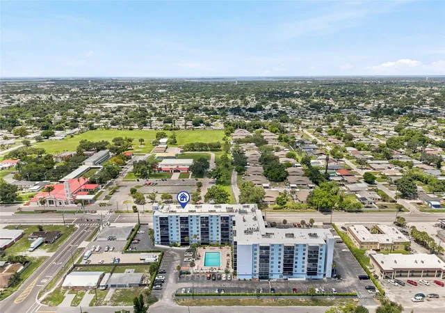 2nd image of 2901 26Th St W, BRADENTON, FL 34205