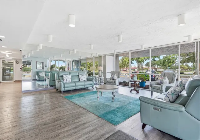 3rd image of 2901 26Th St W #818, Bradenton, FL 34205 | MLS# TB8540770
