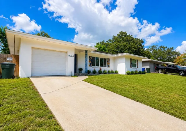 2nd image of 934 Hillwood Dr, Dunedin, FL 34698 | MLS# TB8540782