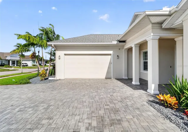 Photo 4 of Single family home for sale at 2985 Breezy Meadows Dr, Clearwater, FL 33760 | MLS# TB8540787 | Listing updated on 2026-09-23