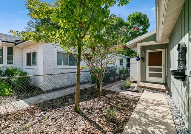 Photo 3 of Multi family home for sale at 1016 Aragon Ave, Winter Park, FL 32789 | MLS# O6435228 | Listing updated on 2026-10-08