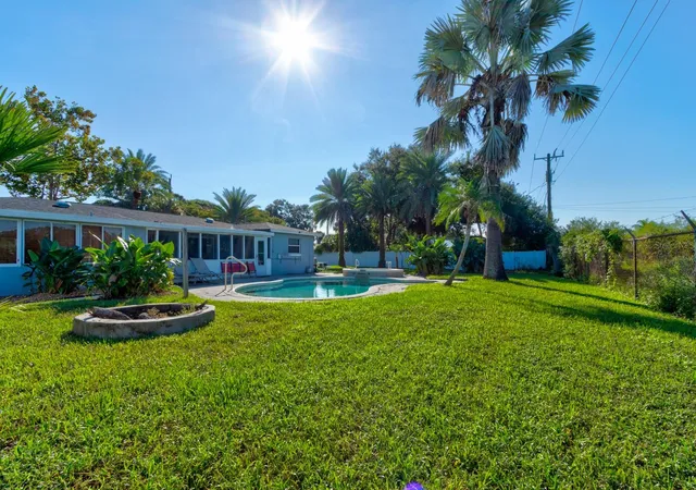 Photo 3 of Single family home for sale at 1026 Lake Ave, Edgewater, FL 32132 | MLS# NS1089050 | Listing updated on 2026-10-20