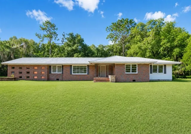 Photo 1 of Single family home for sale at 2107 Golf Dr, Palatka, FL 32177 | MLS# GC542889 | Listing updated on 2026-08-28