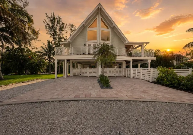 Photo 3 of Single family home for sale at 315 Hammock Cir, Anna Maria, FL 34216 | MLS# A4703564 | Listing updated on 2026-09-27
