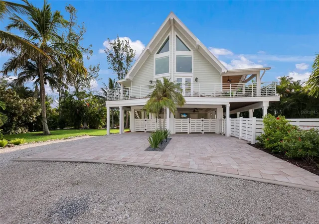Photo 3 of Single family home for sale at 315 Hammock Cir, Anna Maria, FL 34216 | MLS# A4703564 | Listing updated on 2026-09-27